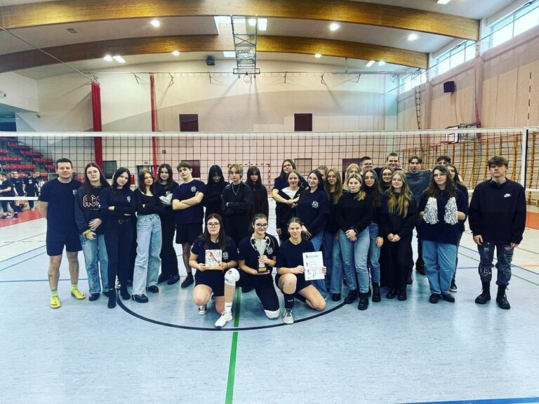 Read more about the article Puchar dla klasy II C!