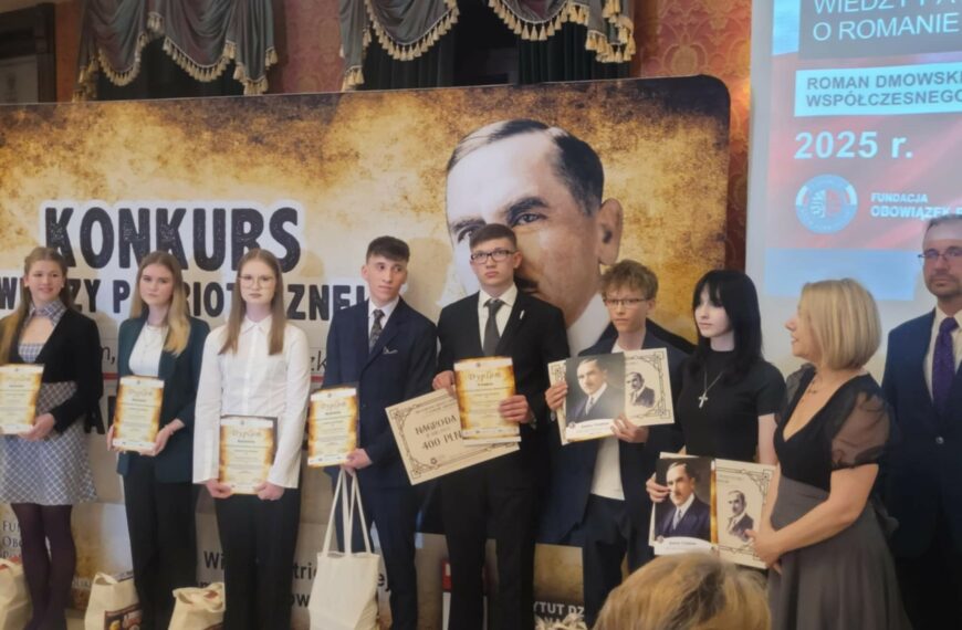 Licealiści z I Liceum Ogólnokształcącego im. Marii Skłodowskiej Curie w Złotowie znów nagrodzeni