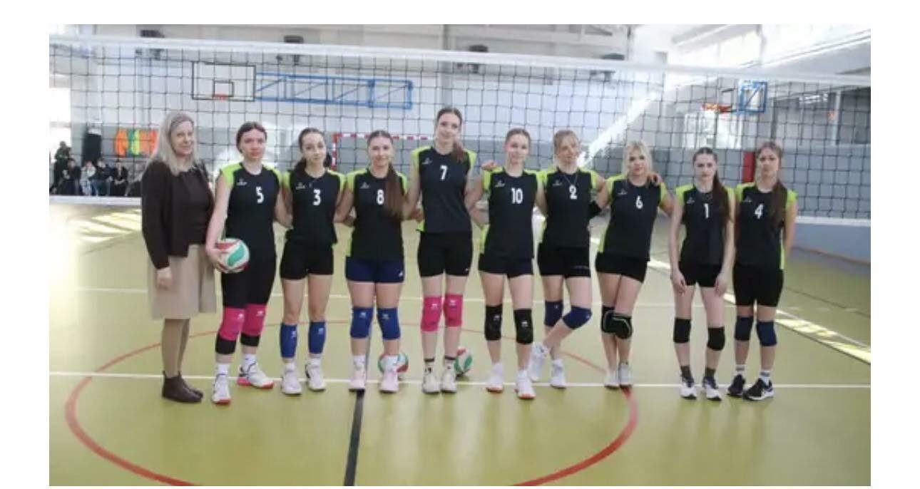 Read more about the article Wielki sukces siatkarek i siatkarzy z I LO